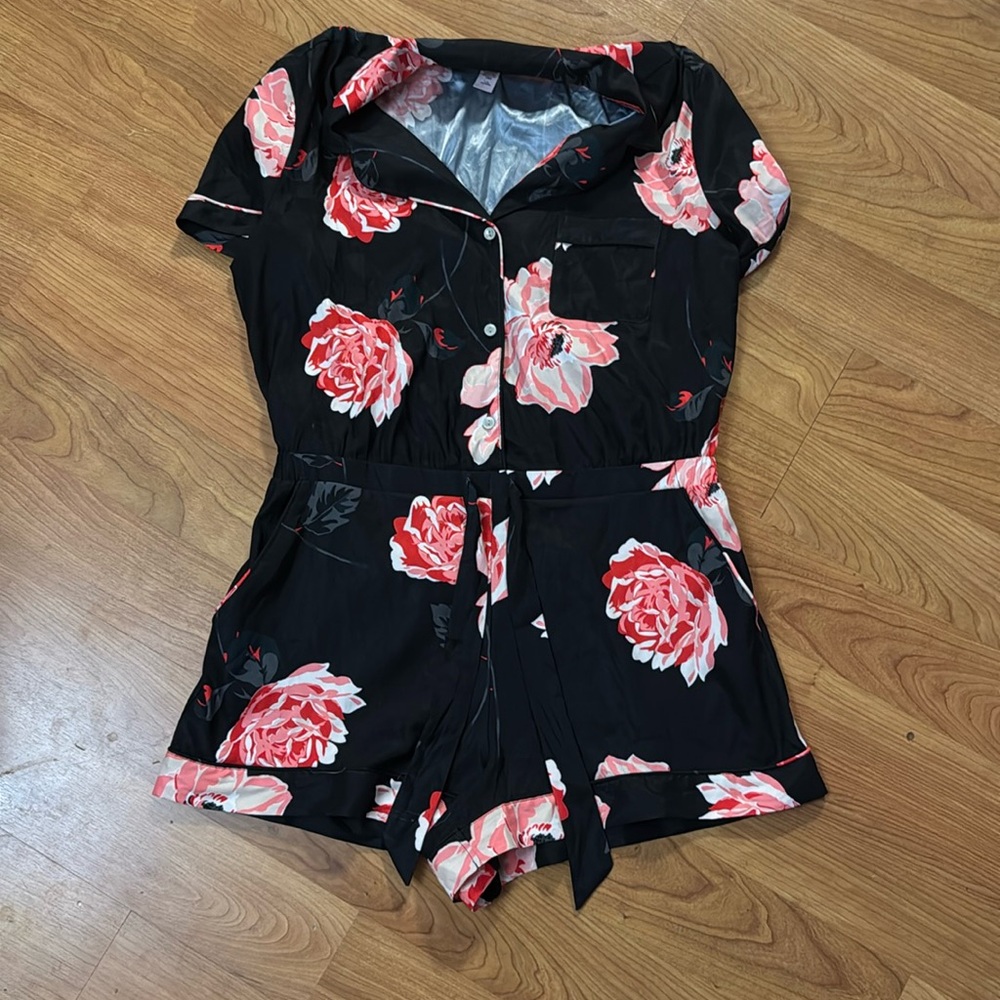 Victoria’s Secret sleeping romper size large